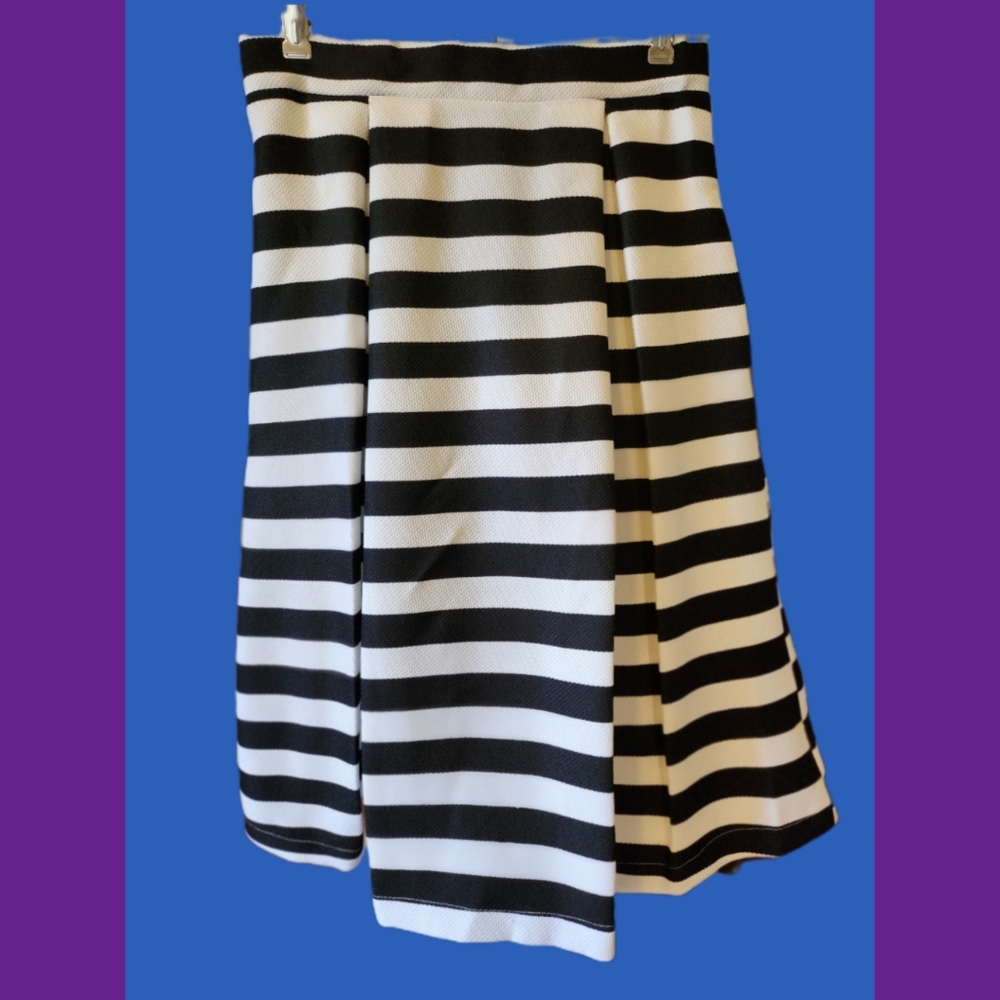 HAUTE MONDE CONTEMPORARY DESIGNER BLACK AND WHITE SKIRT - Picture 2 of 4